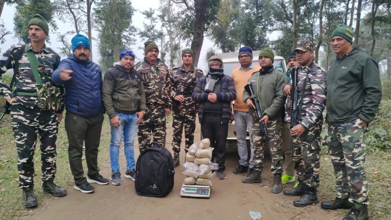 बनबसा नेपाल बॉर्डर में एसओजी चम्पावत,बनबसा पुलिस और एस एस बी के संयुक अभियान में 9 किलो से अधिक अवैध गांजा के साथ एक नेपाली नागरिक को किया गिरफ्तार। –