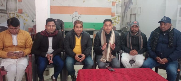 खटीमा-भारामल में हुई दोहरे हत्याकांड में एकमात्र चश्मदीद गवाह की सन्दिग्ध परिस्थितियों में हुई मौत पर खटीमा विधायक कापड़ी ने पुलिस की कार्यप्रणाली पर किये सवाल खड़े, खुलासा ना होने पर जल्द करेंगे आंदोलन।