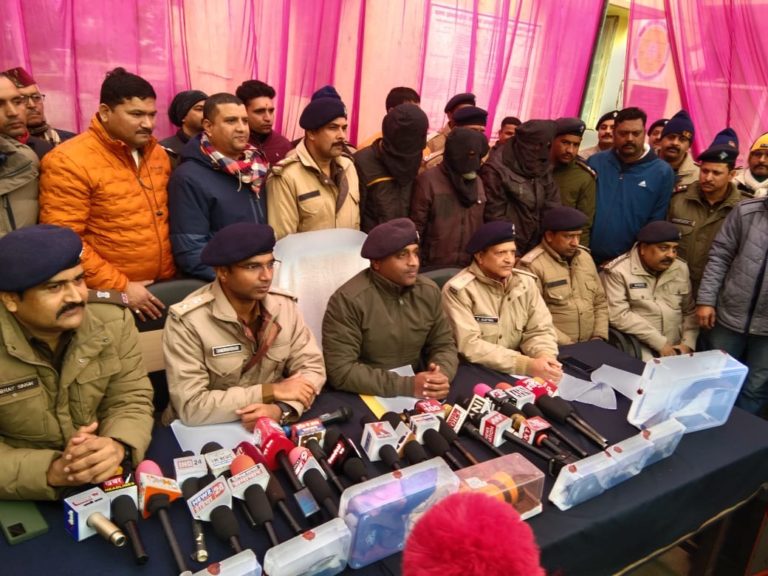 ब्रेकिंग खटीमा-बाबा भारामल में हुए दोहरे हत्याकांड का एसएसपी ने झनकईया थाने में किया खुलासा,हत्याकांड में शामिल आरोपी रामपाल, कालीचरण,पवन ,को पुलिस ने किया गिरफ्तार।