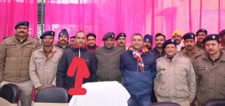डोंगल के साथ ही मोबाइल फोन खुलने से मिली उम्मीद की किरण, एसओजी नैनीताल के अनिल गिरी,एसओजी उधम सिंह नगर के भूपेंद्र आर्य की महत्वपूर्ण भूमिका से खोला ब्लाइंड केस।