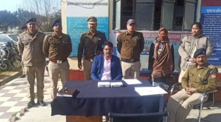 चम्पावत:पिता के घर में सेंध लगा कर शादीशुदा बेटी ने चुराये अपनी मां के गहने, पुलिस ने मामले का ऐसे किया खुलासा।