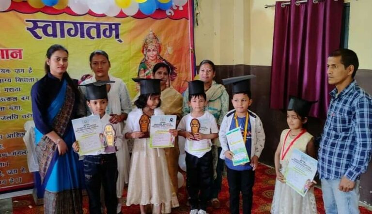 संस्कार भारती इंटरनेशनल स्कूल में रंगारंग सांस्कृतिक कार्यक्रमों के साथ वार्षिकोत्सव मनाया बड़ी धूमधाम से,बच्चों ने देशभक्ति और कुमाऊंनी गीत व नृत्य से लोगों को किया मंत्रमुग्ध।