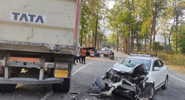 टनकपुर पिथौरागढ़ हाइवे पर हुई बड़ी दुर्घटना ,कार और डंपर की भिडंत में बैंक मैनेजर सहित पांच घायल।