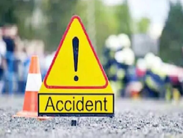 टनकपुर-खटीमा राष्ट्रीय राजमार्ग पर( हाईवे में) खड़े कैंटर से कार टकराई, कार सवार छह लोग हुए घायल,दो की हालत गंभीर हायर सेंटर किया रैफर, एक अन्य घटना में शिक्षक घायल।