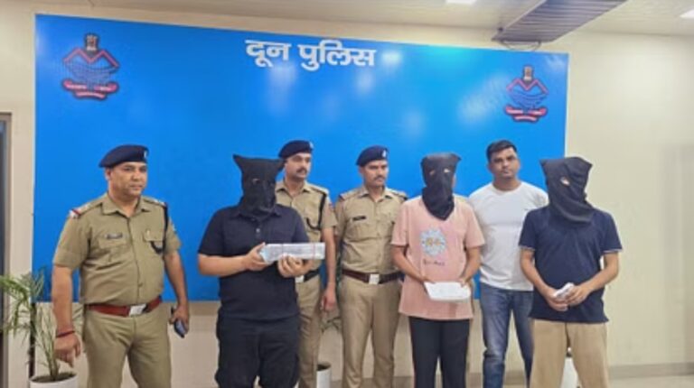 2 करोड़ की हाई प्रोफाइल ड्रग्स लिसेर्जिक एसिड डायथाइलैमाइड (एलएसडी)और हेरोइन के साथ तीन आरोपितों को किया गिरफ्तार ,डार्क वेब से मंगवाते थे ड्रग्स।