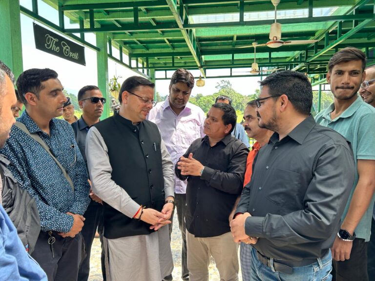 देहरादून के इलेक्ट्रॉनिक मीडिया पत्रकारों ने मुख्यमंत्री धामी से मुलाकात की, पत्रकारों ने मुख्यमंत्री का नैनीताल जनपद के पत्रकारों के मामले में त्वरित कार्रवाई करने पर धन्यवाद किया ज्ञापित।