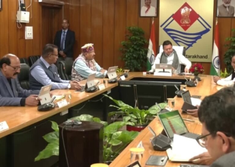 धामी कैबिनेट में 17 प्रस्तावों पर लगी मुहर, उत्तराखंड आंदोलन का इतिहास पढ़ेंगे बच्चे,  आबकारी नीति को कैबिनेट ने भी हरी झंडी समेत ये अहम फैसले भी हैं शामिल। 