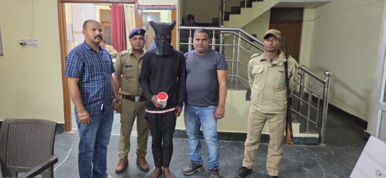 खटीमा- एंटी नारकोटिक्स टास्क फोर्स और उधम सिंह नगर पुलिस ने 35 लाख की हेरोइन के साथ गुरुखेड़ा झनकट निवासी तस्कर को गिरफ्तार किया।