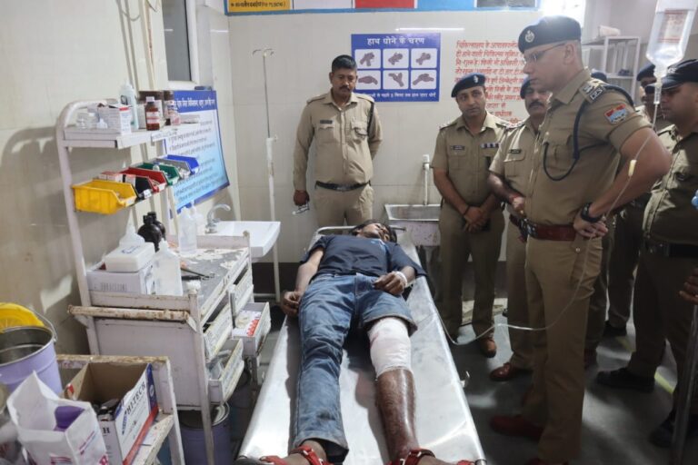 खटीमा और किच्छा के पेट्रोल पंपों को लूटने वाले डकैतों का हुआ एनकाउंटर, एक को लगी गोली, पांच को पुलिस ने किया गिरफ्तार दो डकैत अभी भी फरार।