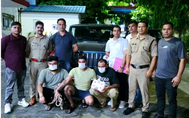 बेतालघाट ब्लॉक प्रमुख चुनाव के मतदान में हुए गोलीकांड के मुख्य आरोपी समेत तीन को पुलिस ने फिल्मी अंदाज में यूपी से किया गिरफ्तार, पिस्टल-कारतूस और थार गाड़ी बरामद।