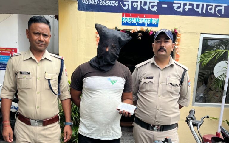 बनबसा पुलिस की नशा तस्करों के विरूद्ध ताबड़तोड़ कार्यवाही जारी, 68 ग्राम अवैध हेरोइन के साथ खटीमा निवासी अभियुक्त को किया गया गिरफ्तार।