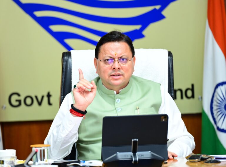 देहरादून-“जनता को मिले सुगम, सुरक्षित व पारदर्शी व्यवस्था : मुख्यमंत्री धामी, “कानून-व्यवस्था, सड़क सुधार और सेवा पखवाड़ा पर सीएम ने की उच्च स्तरीय बैठक।