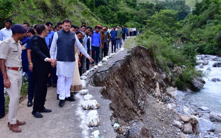 बागेश्वर: मुख्यमंत्री धामी ने पौंसरी आपदा प्रभावित क्षेत्र का किया दौरा, प्रभावितों से की मुलाकात, राहत कार्यों की ली जानकारी