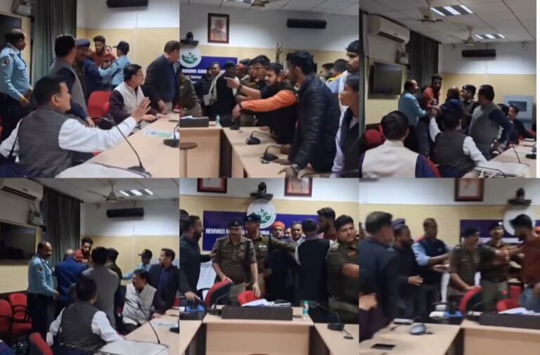गढ़वाल विश्वविद्यालय में छात्र नेताओं का हंगामा, कुलपति कार्यालय के बाहर जोरदार प्रदर्शन, बैठक से छात्र प्रतिनिधियों को बाहर रखने पर भड़के छात्र, हवा में पेट्रोल उछालकर जताया विरोध।