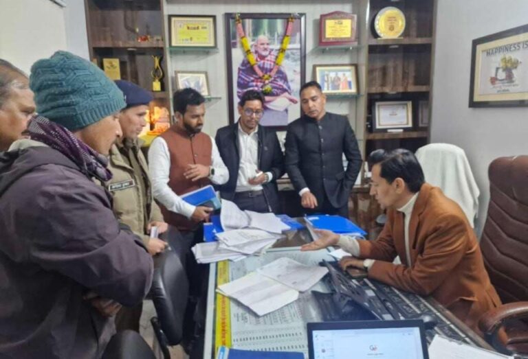 हल्द्वानी: 25 माह में पैसा डबल करने का झांसा,इन्वेस्टमेंट के नाम पर 39 करोड़ की ठगी का बड़ा खुलासा, कमिश्नर दीपक रावत ने दिए मुकदमा दर्ज करने के आदेश।