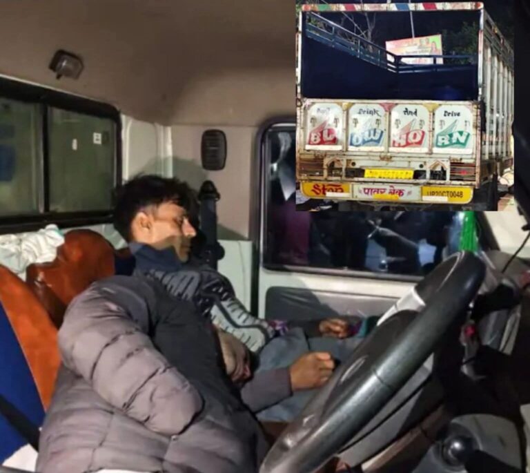 अल्मोड़ा में रहस्यमयी मौतों से सनसनी: सड़क किनारे खड़ी पिकअप से दो अज्ञात शव बरामद, इलाके में दहशत।