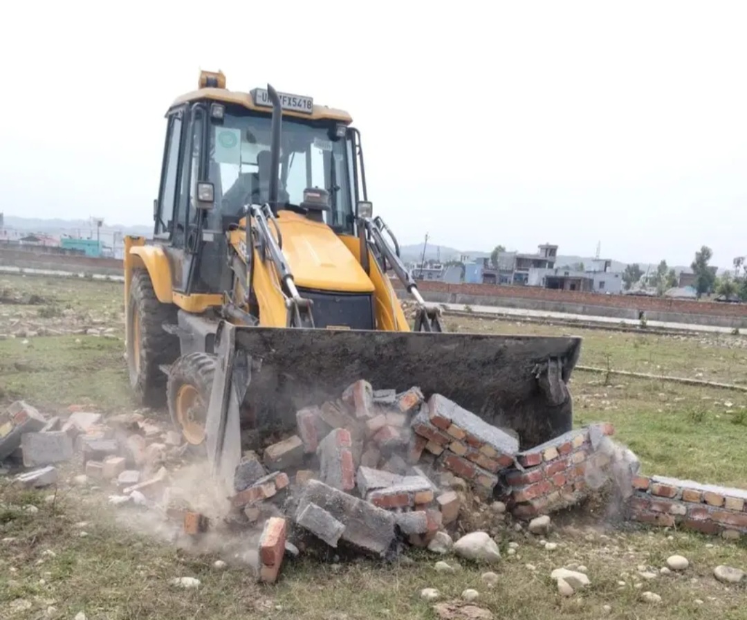 देहरादून में एमडीडीए का बड़ा बुलडोजर एक्शन, गणेशपुर में 30 बीघा अवैध प्लॉटिंग ध्वस्त,अवैध कॉलोनियों पर सख्ती जारी