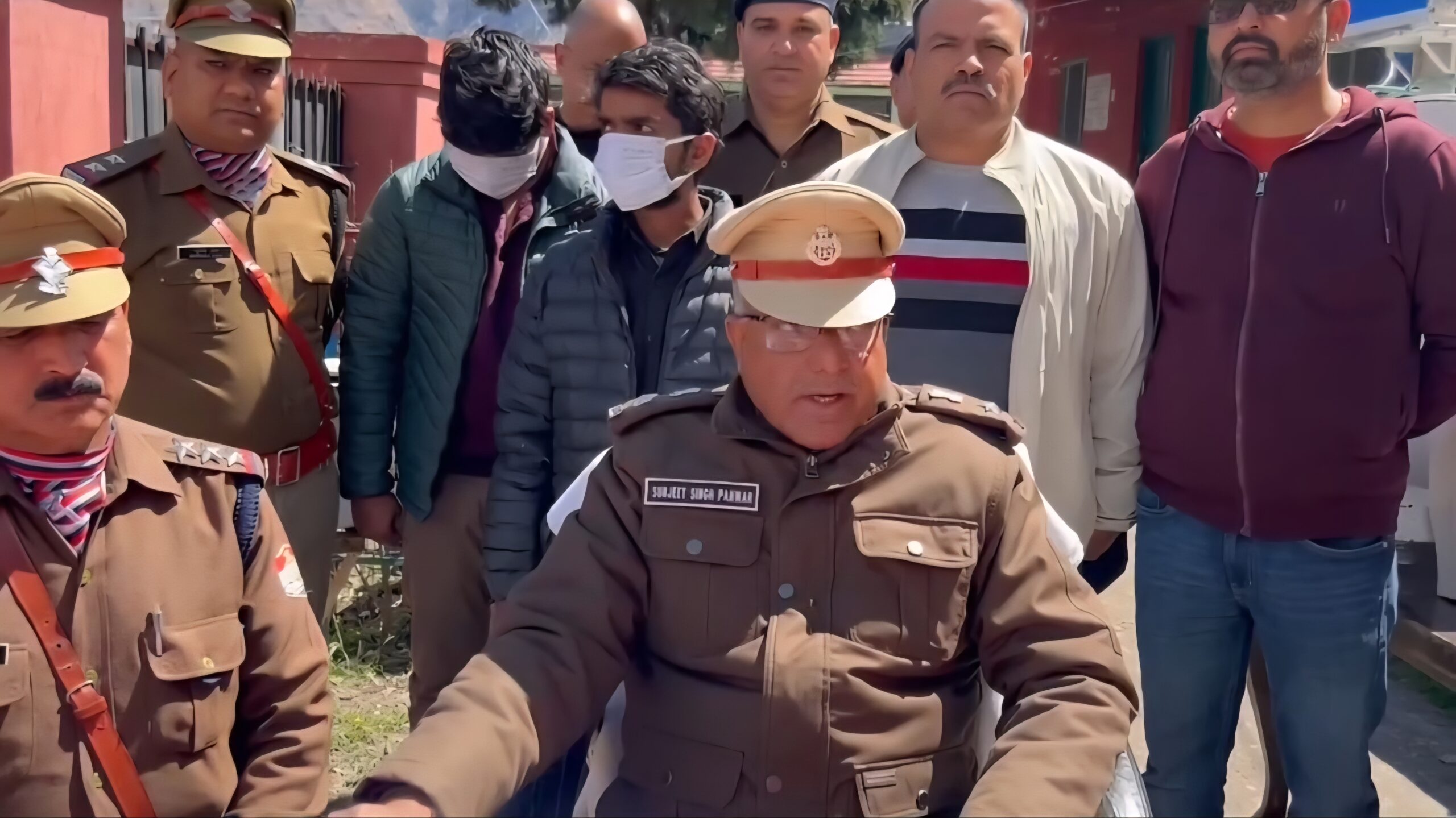 नकली हॉलमार्क का बड़ा खेल बेनकाब: चमोली पुलिस का एक्शन, फर्जी सोना गिरोह के बिहार निवासी दो शातिर मशीन समेत गिरफ्तार।